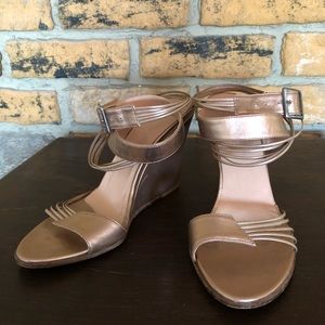 Stephane Kélian Paris vintage pink mellatic wedges — Barbie pink season!